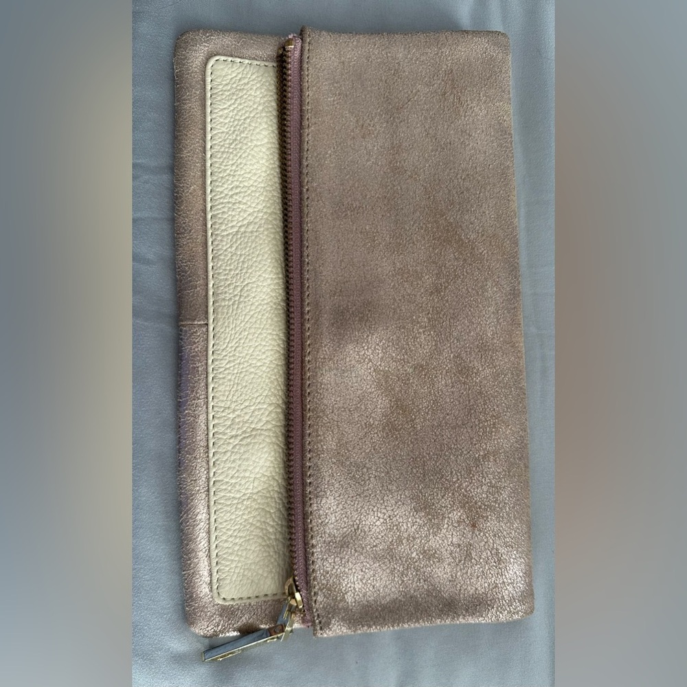 Gap blush shimmer clutch